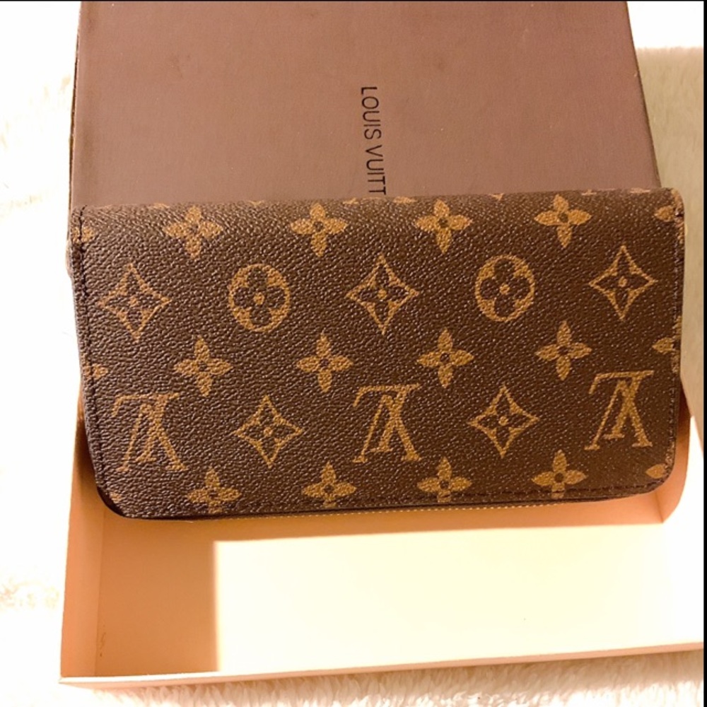 Authentic LV wallet !!!!!